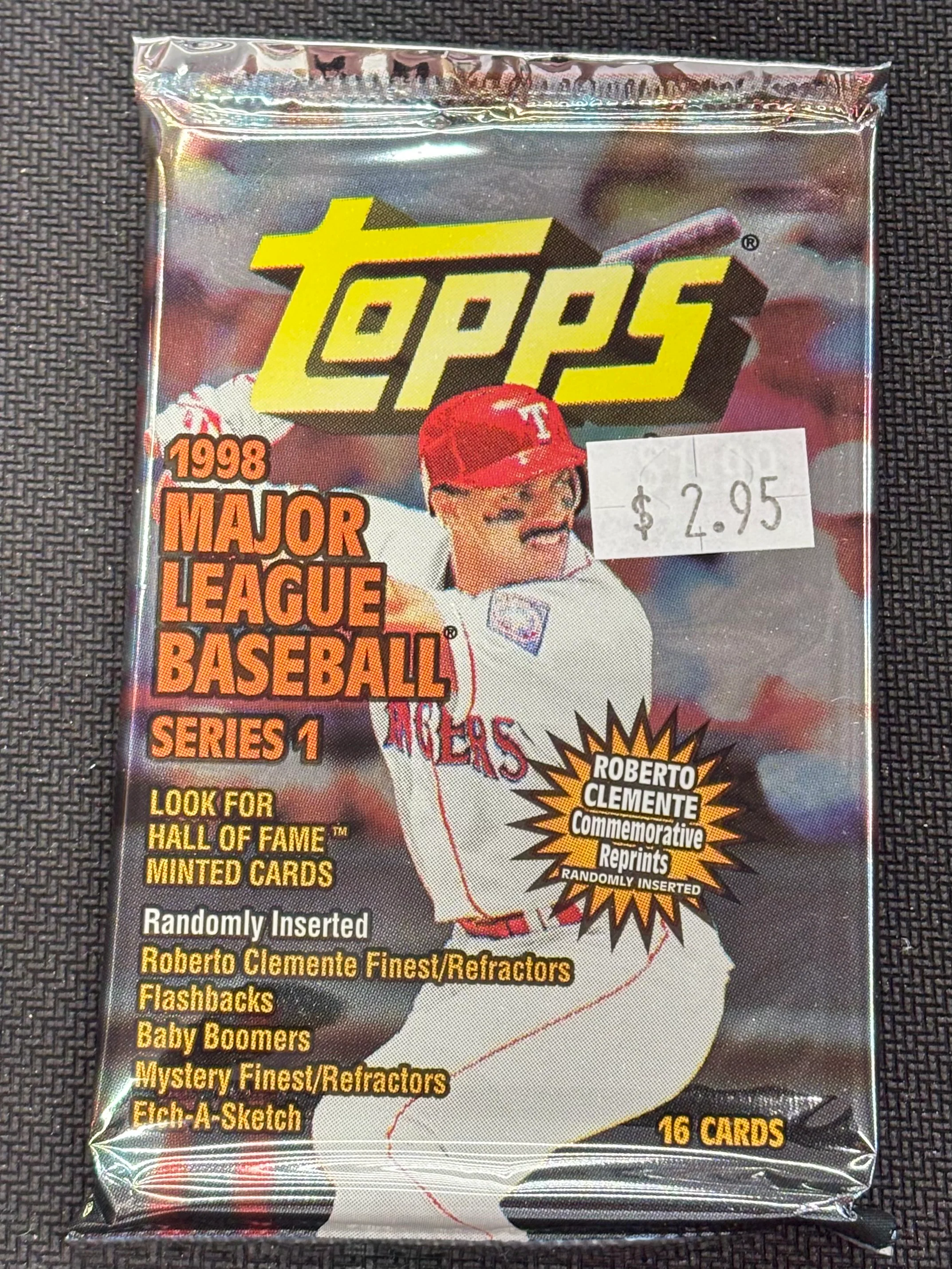 1998 Topps Series 1 Baseball Hobby Pack (CHASE - Roberto Clemente Refractors )